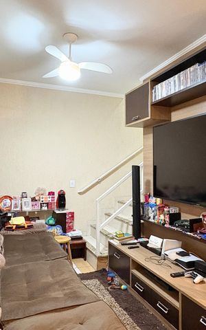 Casa à venda com 110m², 2 quartos e 2 vagas Casa à venda com 110m², 2 quartos e 2 vagasSala