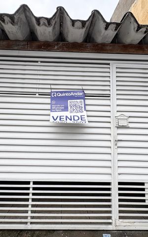 Casa à venda com 110m², 2 quartos e 2 vagas Casa à venda com 110m², 2 quartos e 2 vagasFachada