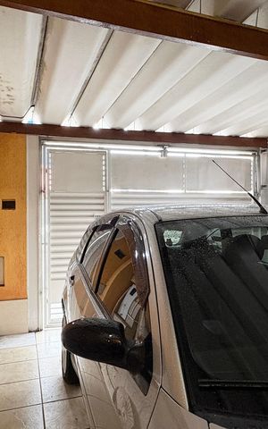 Casa à venda com 110m², 2 quartos e 2 vagas Casa à venda com 110m², 2 quartos e 2 vagasGaragem