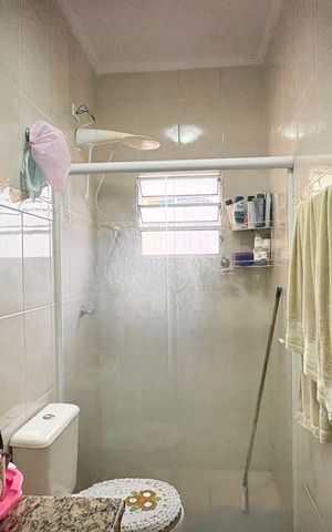 Casa à venda com 110m², 2 quartos e 2 vagas Casa à venda com 110m², 2 quartos e 2 vagasBanheiro