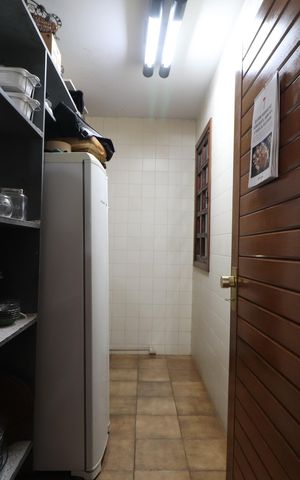 Casa para alugar com 673m², 4 quartos e 6 vagasDispensa