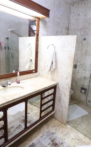 Casa para alugar com 673m², 4 quartos e 6 vagasBanheiro do Quarto 1