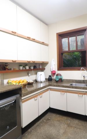 Casa para alugar com 673m², 4 quartos e 6 vagasCozinha