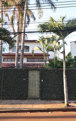 Casa para alugar com 673m², 4 quartos e 6 vagasFachada