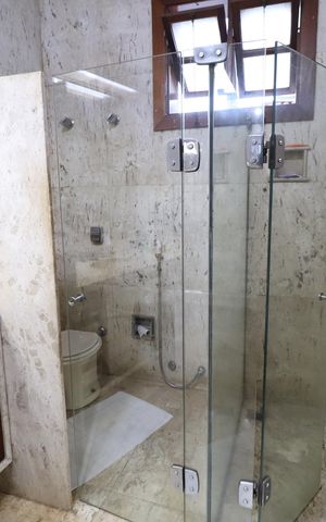 Casa para alugar com 673m², 4 quartos e 6 vagasBanheiro do Quarto 1