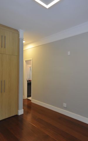 Casa à venda com 2198m², 4 quartos e 10 vagasSuíte 3