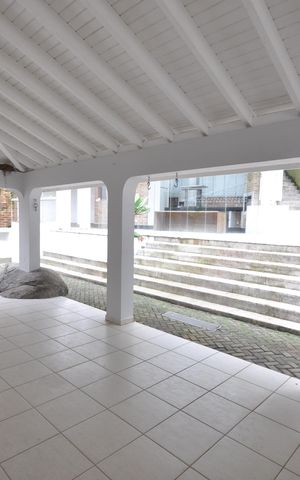 Casa à venda com 2198m², 4 quartos e 10 vagasVaranda da Sala de Estar
