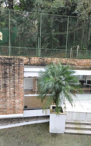 Casa à venda com 2198m², 4 quartos e 10 vagasVista da Suíte 4