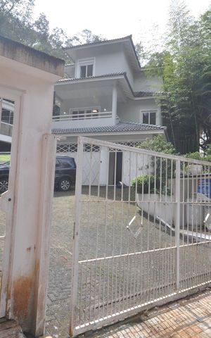 Casa à venda com 2198m², 4 quartos e 10 vagasFachada