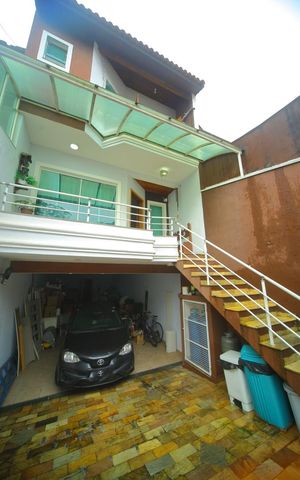 Casa à venda com 235m², 3 quartos e 5 vagasGaragem/vista interna 