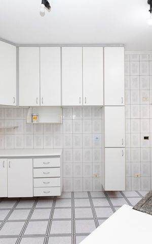 Casa para alugar com 120m², 3 quartos e 2 vagasCOZINHA