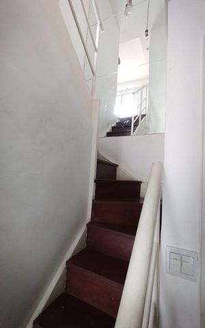 Apartamento à venda com 157m², 4 quartos e 2 vagas Apartamento à venda com 157m², 4 quartos e 2 vagasEscada