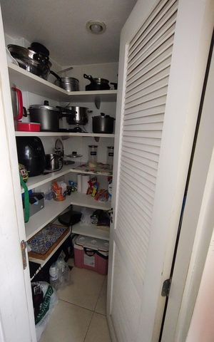 Apartamento à venda com 157m², 4 quartos e 2 vagas Apartamento à venda com 157m², 4 quartos e 2 vagasCloset