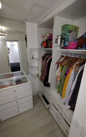 Apartamento à venda com 157m², 4 quartos e 2 vagas Apartamento à venda com 157m², 4 quartos e 2 vagasCloset