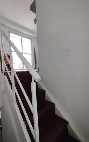 Apartamento à venda com 157m², 4 quartos e 2 vagas Apartamento à venda com 157m², 4 quartos e 2 vagasEscada