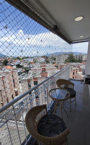 Apartamento à venda com 157m², 4 quartos e 2 vagas Apartamento à venda com 157m², 4 quartos e 2 vagasVaranda