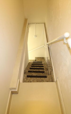 Casa para alugar com 150m², 3 quartos e 1 vagaEscada