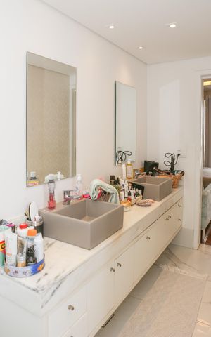 Apartamento à venda com 216m², 3 quartos e 4 vagas Apartamento à venda com 216m², 3 quartos e 4 vagasBanheiro da Suíte 1