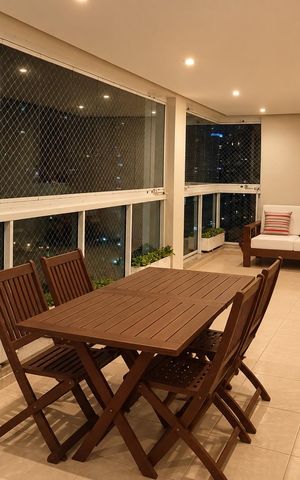 Apartamento à venda com 140m², 3 quartos e 2 vagas Apartamento à venda com 140m², 3 quartos e 2 vagasVaranda