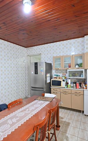 Casa à venda com 255m², 3 quartos e 3 vagasCozinha