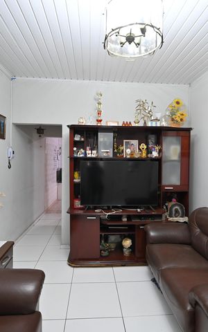 Casa à venda com 255m², 3 quartos e 3 vagasSala