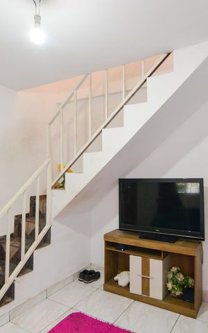 Casa à venda com 200m², 2 quartos e 2 vagasSala