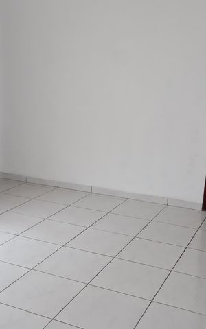 Casa à venda com 100m², 2 quartos e 2 vagasSala