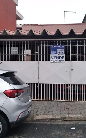 Casa à venda com 151m², 3 quartos e 2 vagas Casa à venda com 151m², 3 quartos e 2 vagasFachada