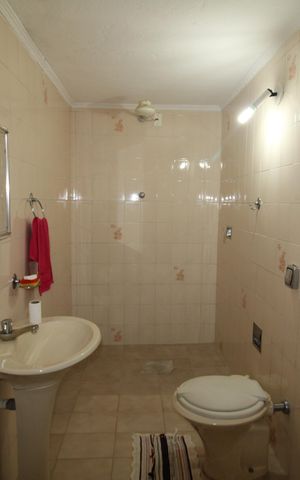 Casa à venda com 151m², 3 quartos e 2 vagasBanheiro da suíte