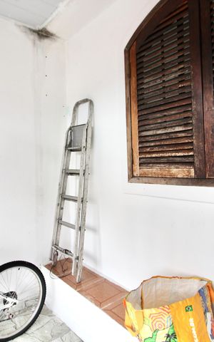 Casa à venda com 60m², 2 quartos e 1 vaga Casa à venda com 60m², 2 quartos e 1 vagaVaranda