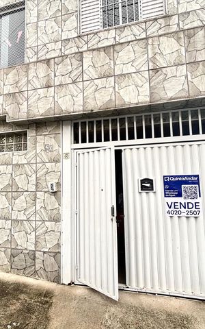 Casa à venda com 60m², 2 quartos e 1 vaga Casa à venda com 60m², 2 quartos e 1 vagaFachada