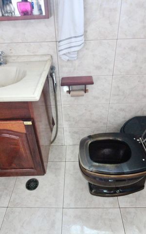 Casa à venda com 60m², 2 quartos e 1 vaga Casa à venda com 60m², 2 quartos e 1 vagaBanheiro