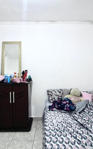 Casa à venda com 60m², 2 quartos e 1 vaga Casa à venda com 60m², 2 quartos e 1 vagaQuarto 1
