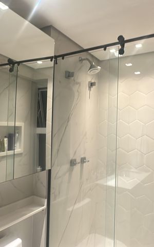 Apartamento para alugar com 70m², 2 quartos e 1 vaga Apartamento para alugar com 70m², 2 quartos e 1 vagaBanheiro da Suíte
