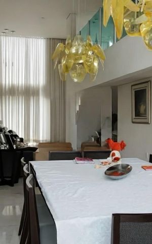Casa para alugar com 412m², 4 quartos e 6 vagas Casa para alugar com 412m², 4 quartos e 6 vagasSala