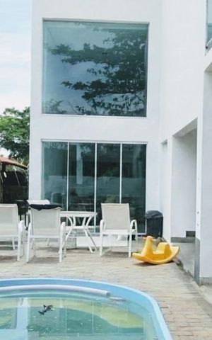 Casa para alugar com 412m², 4 quartos e 6 vagas Casa para alugar com 412m², 4 quartos e 6 vagasÁrea externa