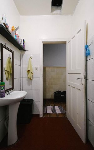Casa à venda com 170m², 1 quarto e 4 vagas Casa à venda com 170m², 1 quarto e 4 vagasBanheiro