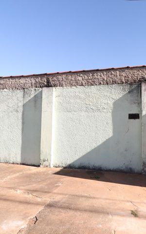 Casa para alugar com 100m², 2 quartos e 2 vagasFachada