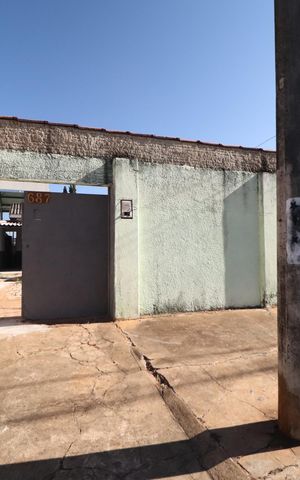 Casa para alugar com 100m², 2 quartos e 2 vagasFachada