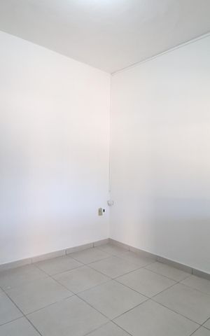 Casa para alugar com 100m², 2 quartos e 2 vagasSala