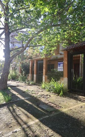 Casa para alugar com 380m², 5 quartos e 4 vagasFachada