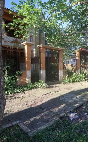 Casa para alugar com 380m², 5 quartos e 4 vagasFachada