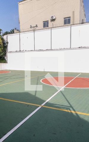 Casa de condomínio à venda com 420m², 4 quartos e 6 vagas Casa de condomínio à venda com 420m², 4 quartos e 6 vagasQuadra