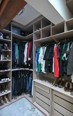 Apartamento para alugar com 287m², 4 quartos e 4 vagasArmário da Suíte 
