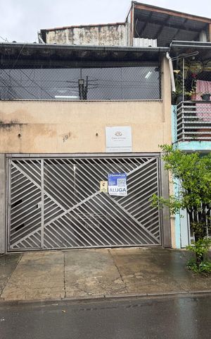 Casa para alugar com 80m², 2 quartos e 2 vagas Casa para alugar com 80m², 2 quartos e 2 vagasFachada