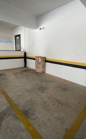 Apartamento à venda com 167m², 3 quartos e 3 vagas Apartamento à venda com 167m², 3 quartos e 3 vagasGaragem