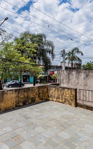 Casa à venda com 130m², 3 quartos e 2 vagas Casa à venda com 130m², 3 quartos e 2 vagasVaranda