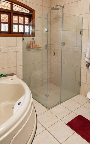 Casa de condomínio à venda com 482m², 3 quartos e 4 vagasBanheiro