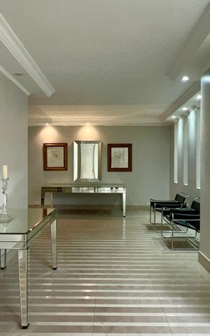 Apartamento para alugar com 220m², 3 quartos e 1 vaga Apartamento para alugar com 220m², 3 quartos e 1 vagaHall de entrada