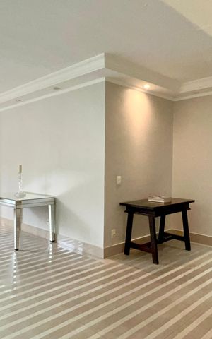 Apartamento para alugar com 220m², 3 quartos e 1 vaga Apartamento para alugar com 220m², 3 quartos e 1 vagaHall de entrada